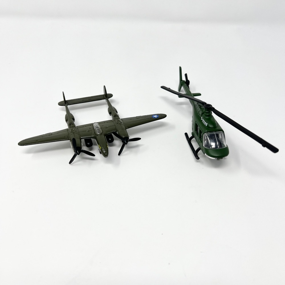 Maisto Tailwinds Diecast Military P-38 Lightning Plane & US Army Helicopter Set